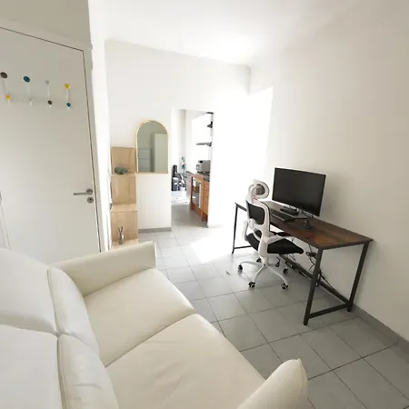Apartment 52m2 With Air Conditionners In Center Antibes
