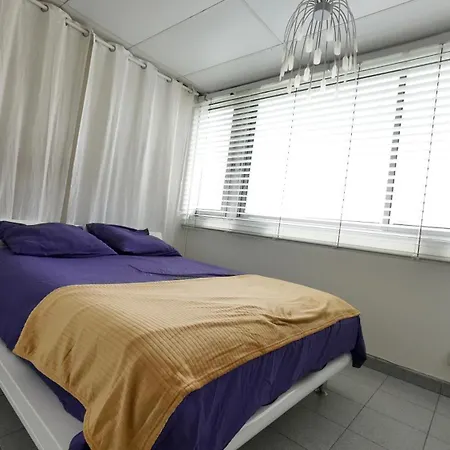 52m2 With Air Conditionners In Center *